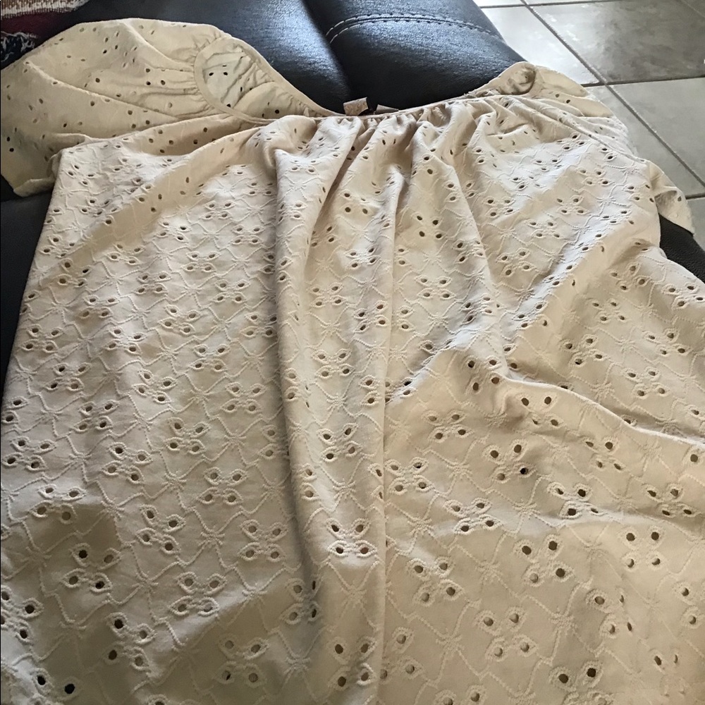 Eyelet Type Top